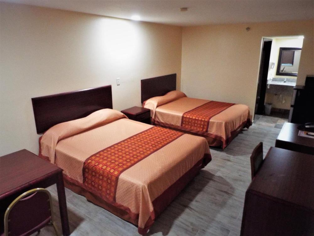 Queen Room with Two Queen Beds interior